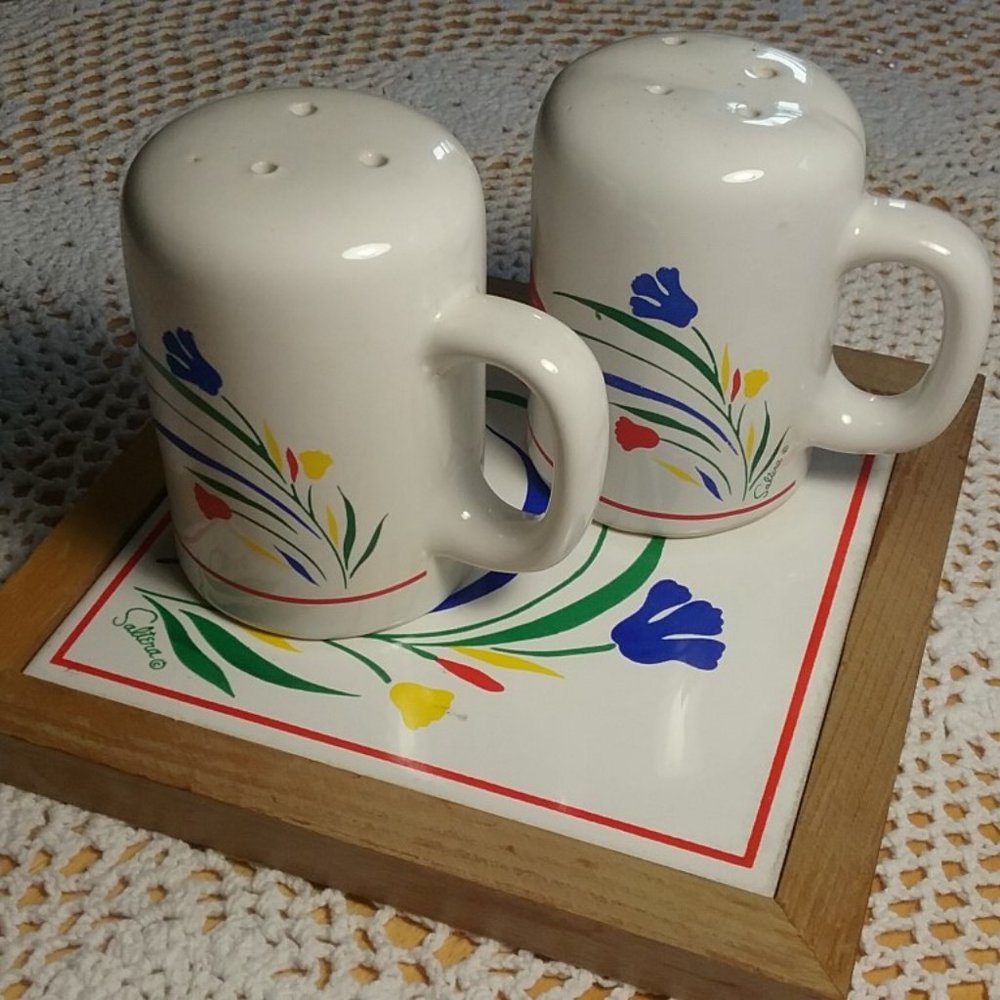Vintage Saltera Shakers and Trivet Floral Theme